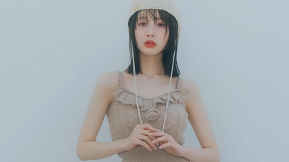 持ち前の白肌とスラリとのびた手足がメロい♡【本田紗来】の“ボディの歴史”を振り返り！