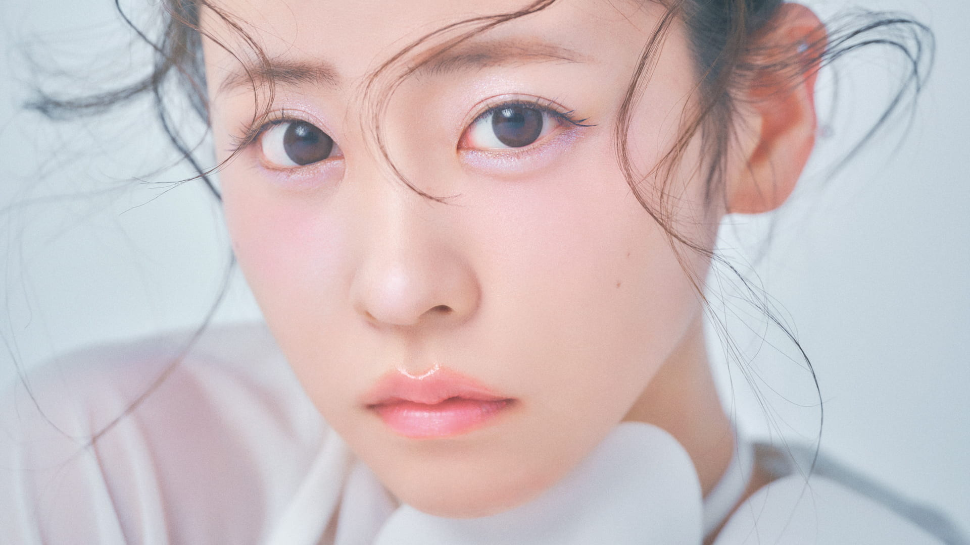 とことん甘くてキュート♡ 流行りの白みコスメを駆使した「冬メイク」を伝授！