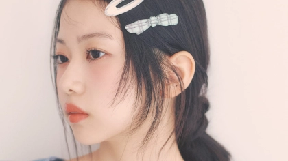 仕上げのヘアピン選びにもこだわって♡ こなれ感あふれる【流しタイトバング】ヘアアレ術