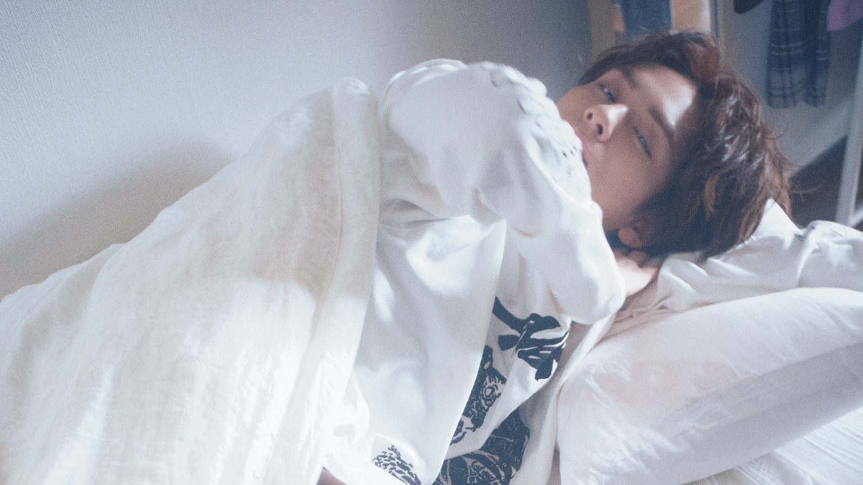 寝起きの表情をのぞき見...！【山下幸輝】の彼女気分を味わえる“特別な世界線”をお届け♡