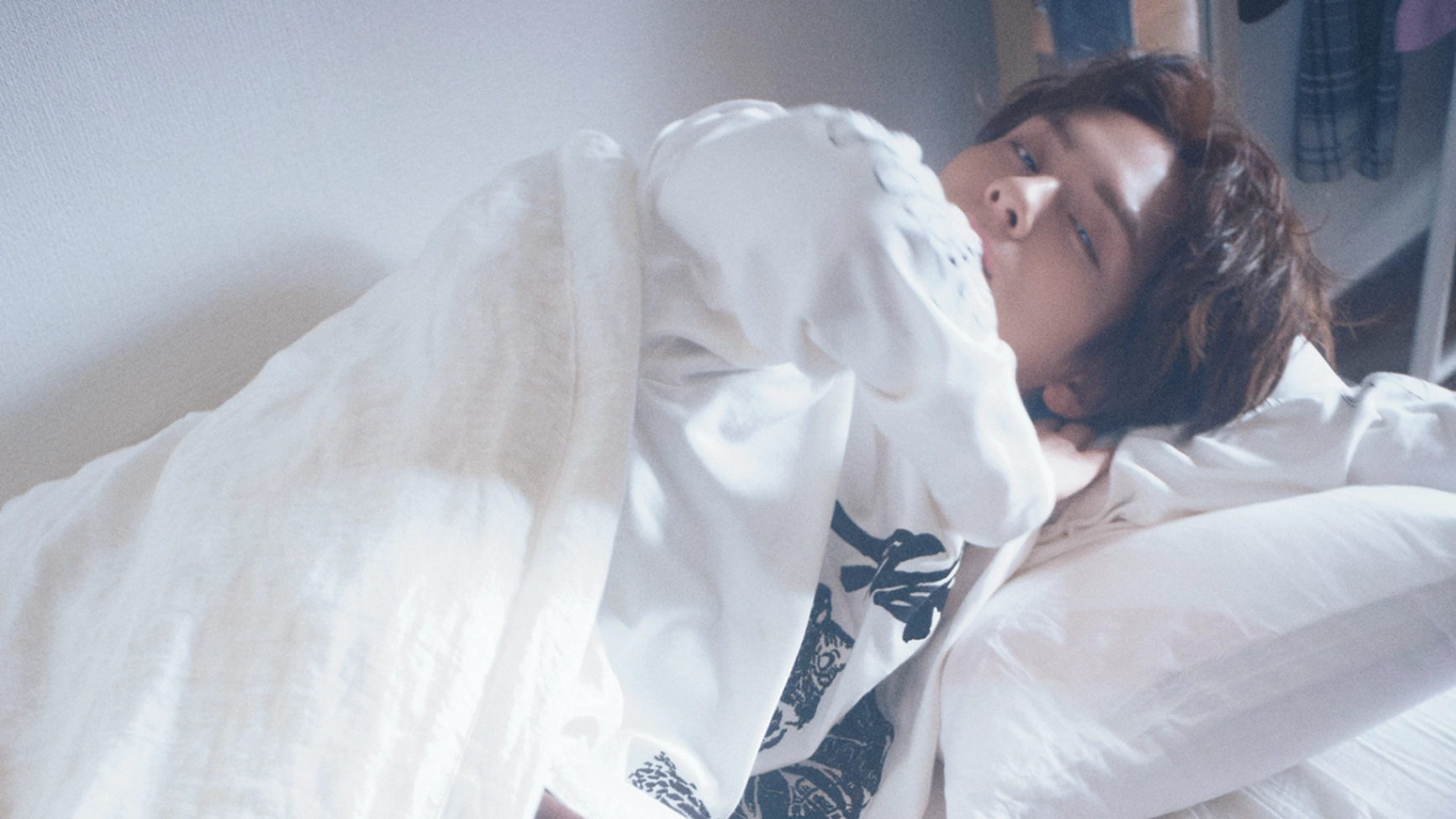 寝起きの表情をのぞき見...！【山下幸輝】の彼女気分を味わえる“特別な世界線”をお届け♡