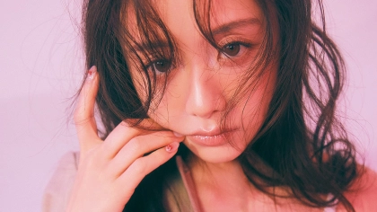 【森香澄】に教わる“肌見せの極意”！上品さを保てる「アウターの使い方」って？