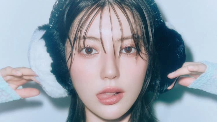 実用性もバツグンで顔まわりも盛れる♡ 韓国アイドルに近づく【防寒小物】って？