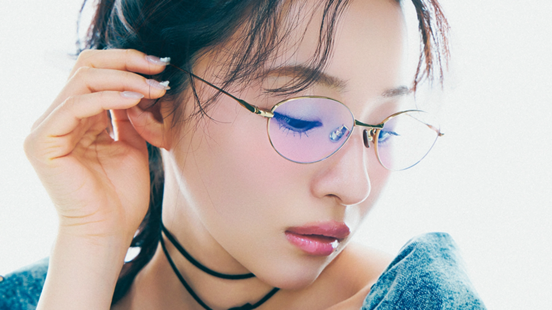 ファッショナブルな目元になれる♡ “三角顔”さんにおすすめの【メガネ】って？