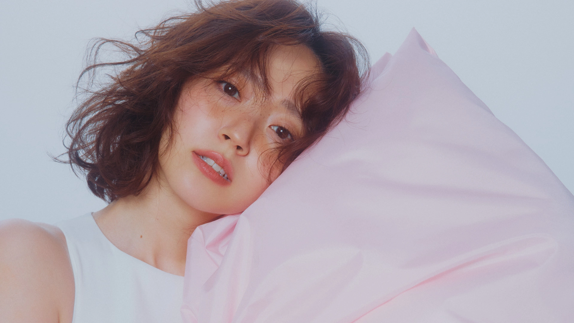 約2年ぶりにRayにカムバック♡【鈴木愛理】が語るお仕事との向きあい方/映画『昨夜は殺れたかも』のおハナシ