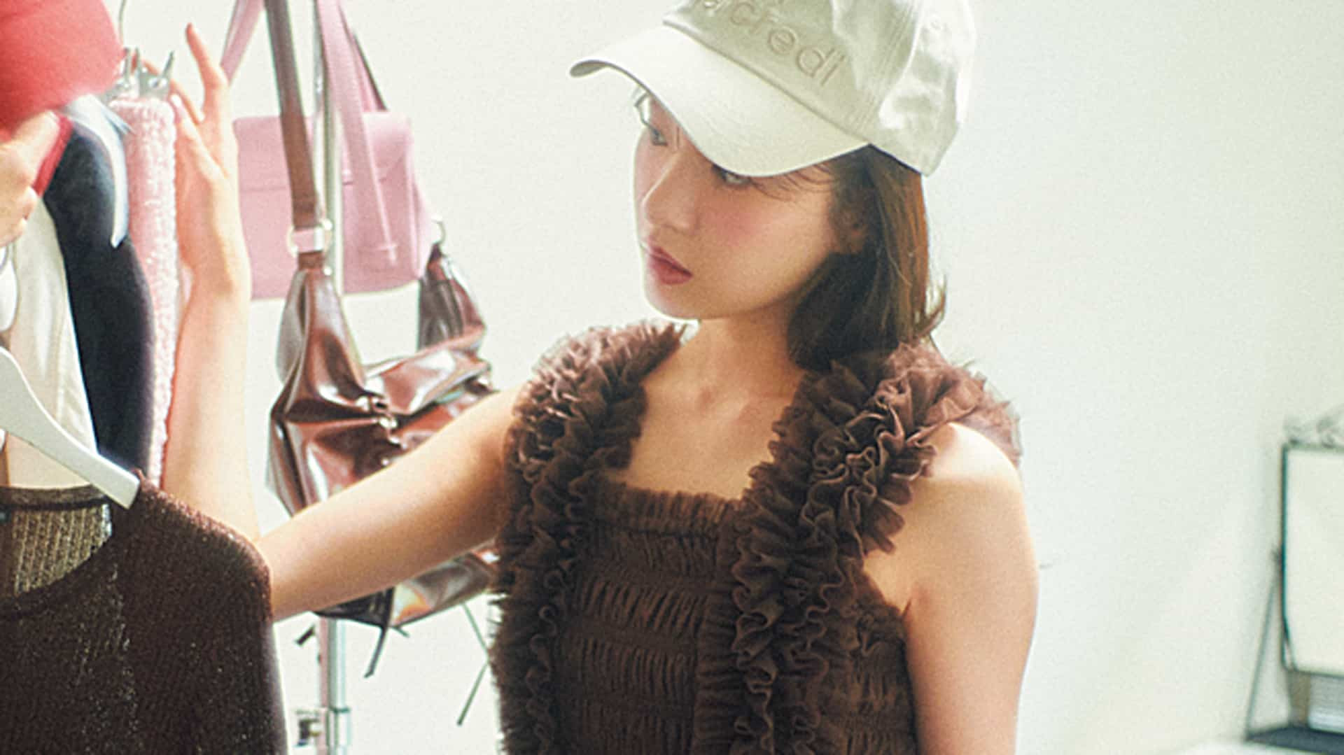 360度どこから見ても華やか♡ SNS映えが狙える「チュールフリルブラウス」の着回し術