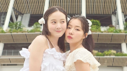 推しのライブは双子リンクがアガる♡ フェミニンで可愛い「白コーデ」って？