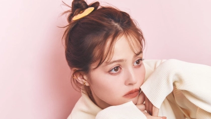 あえてのルーズ感を演出！シックなピンを飾る【立体ラフおだんごヘア】作り方