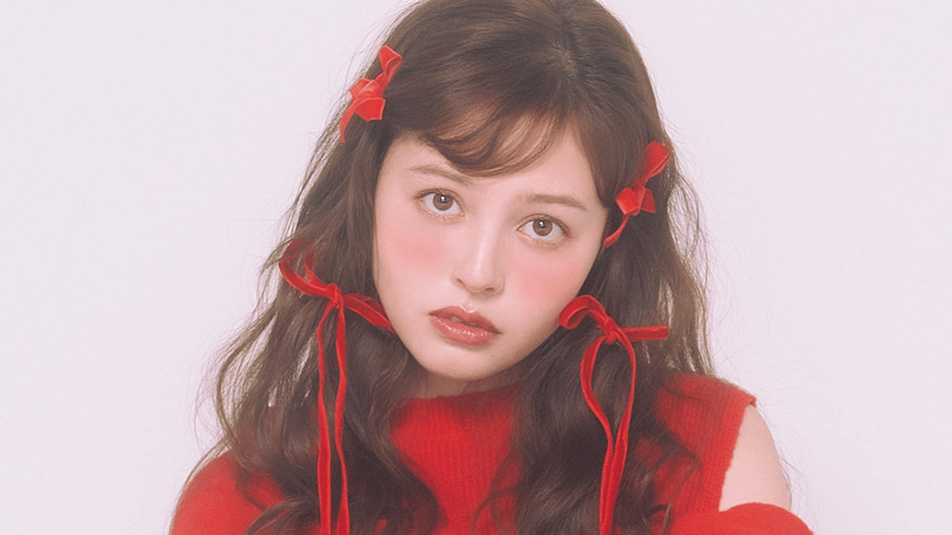 情熱的な愛を意味する“赤”♡ バレンタインに着たい「ハートカラーコーデ」をお届け