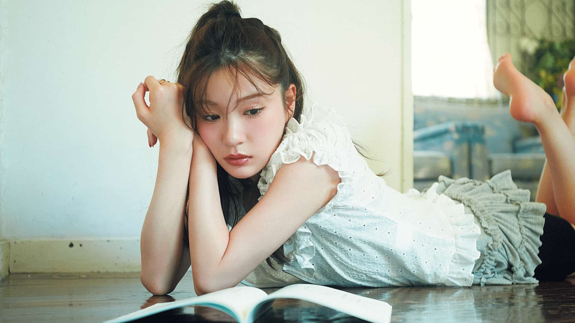 ラフに着てもこなれて見える♡ デイリーコーデで活躍する「グレーキャミソール」の着回し術