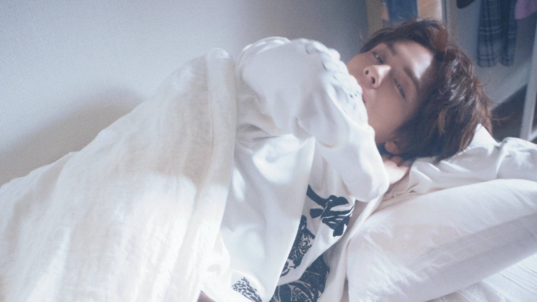 寝起きの表情をのぞき見...！【山下幸輝】の彼女気分を味わえる“特別な世界線”をお届け♡