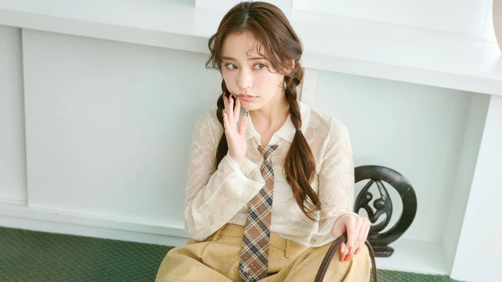 ギャップ＆女性らしさマシマシ♡ 見せパンがイマドキな「チェックボトム」着回しテク