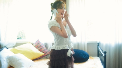ガーリーコーデのアクセントにも♡ こなれ感を演出する「フレアーデニムパンツ」の着回し術