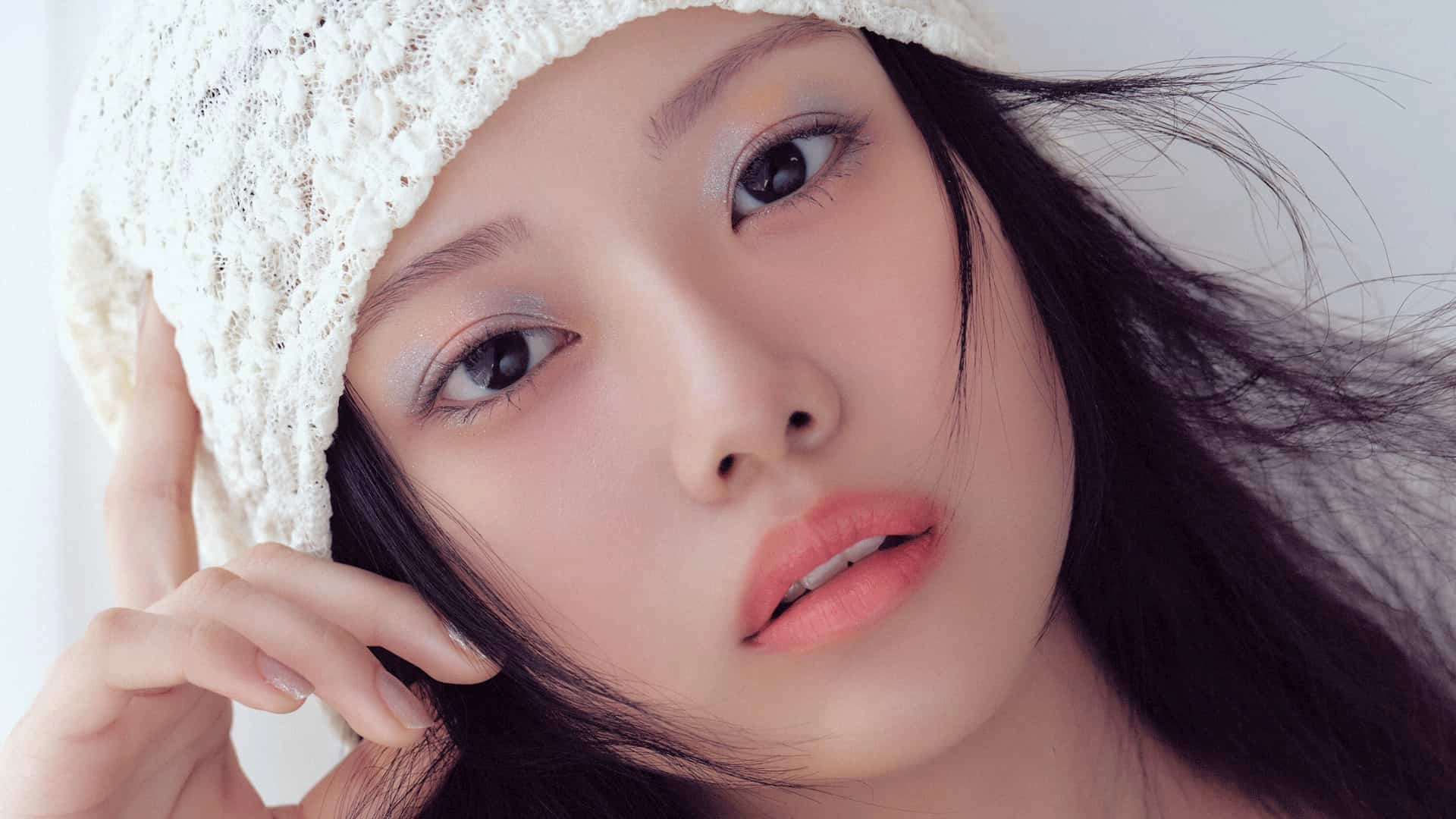 この夏にぴったり♡ 清潔感&ピュア感を手に入れる【涼感透けブルーEYE】メイク