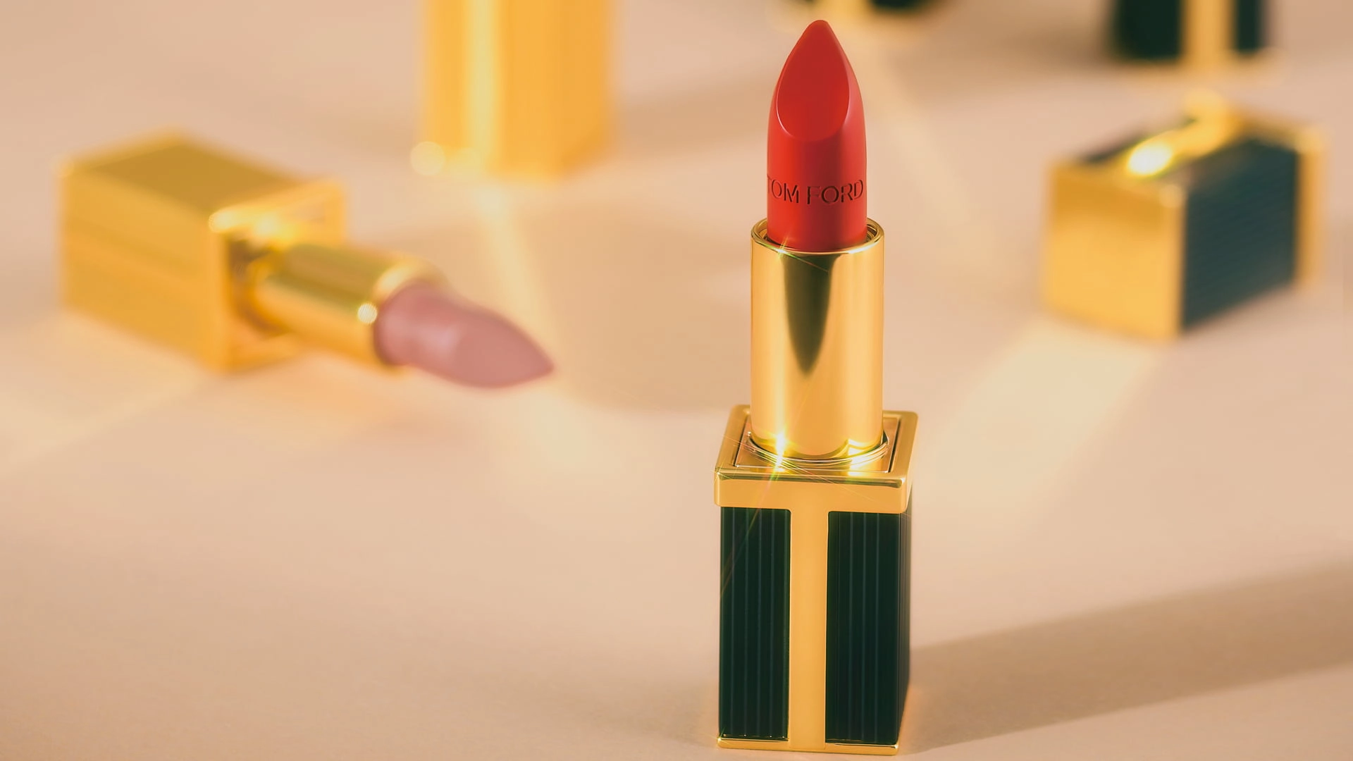 【TOM FORD BEUATY】ラグジュアリーの極み！新作の“最高峰リップ”でイイ女に♡