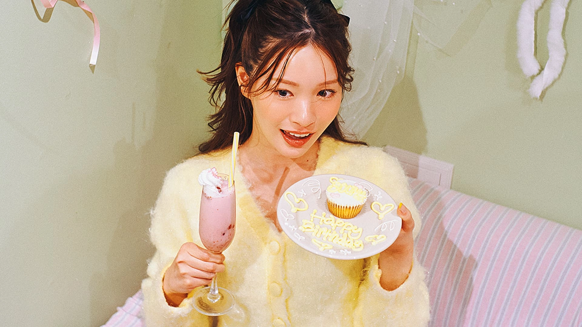 ふわもこイエローが味方♡ 写真映えも抜群な【ニットカーディガン】着回し術4選