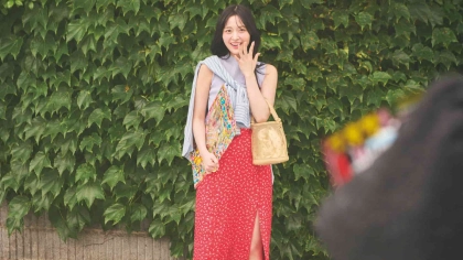 洗練されたオトナコーデに甘さをプラス♡ ちょっぴりレトロな「小花柄スカート」着回し術