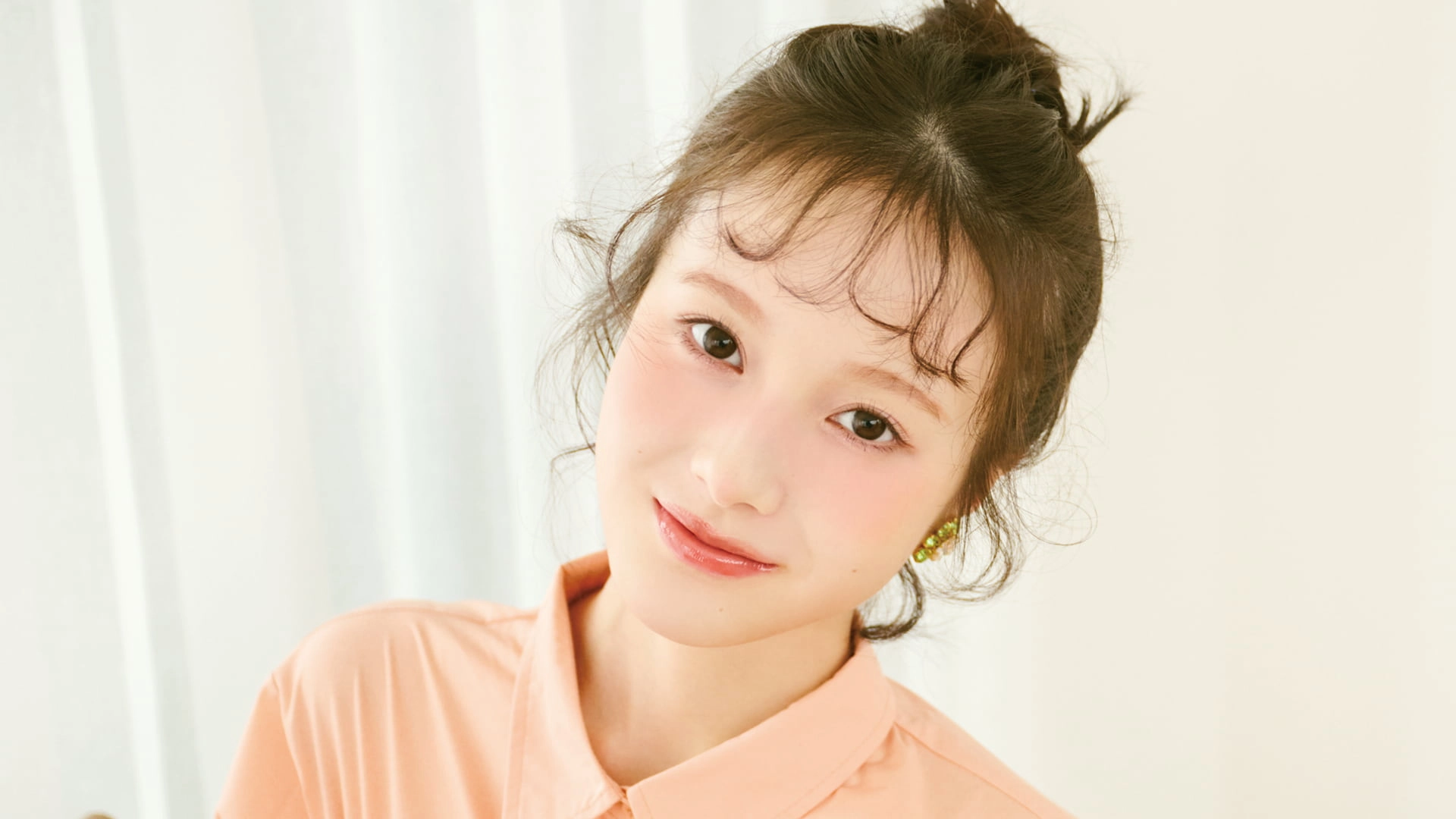 一目置かれる大人っぽさを狙える♡ しゃれみたっぷりな【くせ毛風おだんご】の作り方