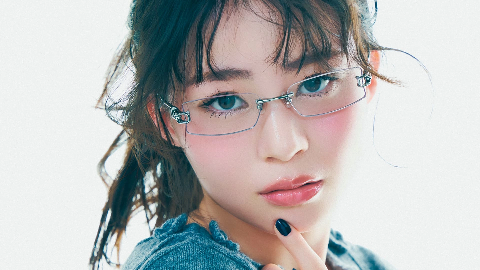 【プチプラ】ガーリー派にぴったり！ピンクが映える「リムレスメガネ」って？