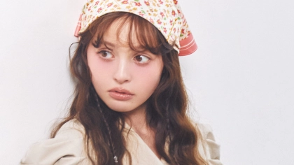 春の定番コーデにもぴったり!今っぽアプデが叶う【レトロ柄スカーフ×BOHOヘア】の作り方