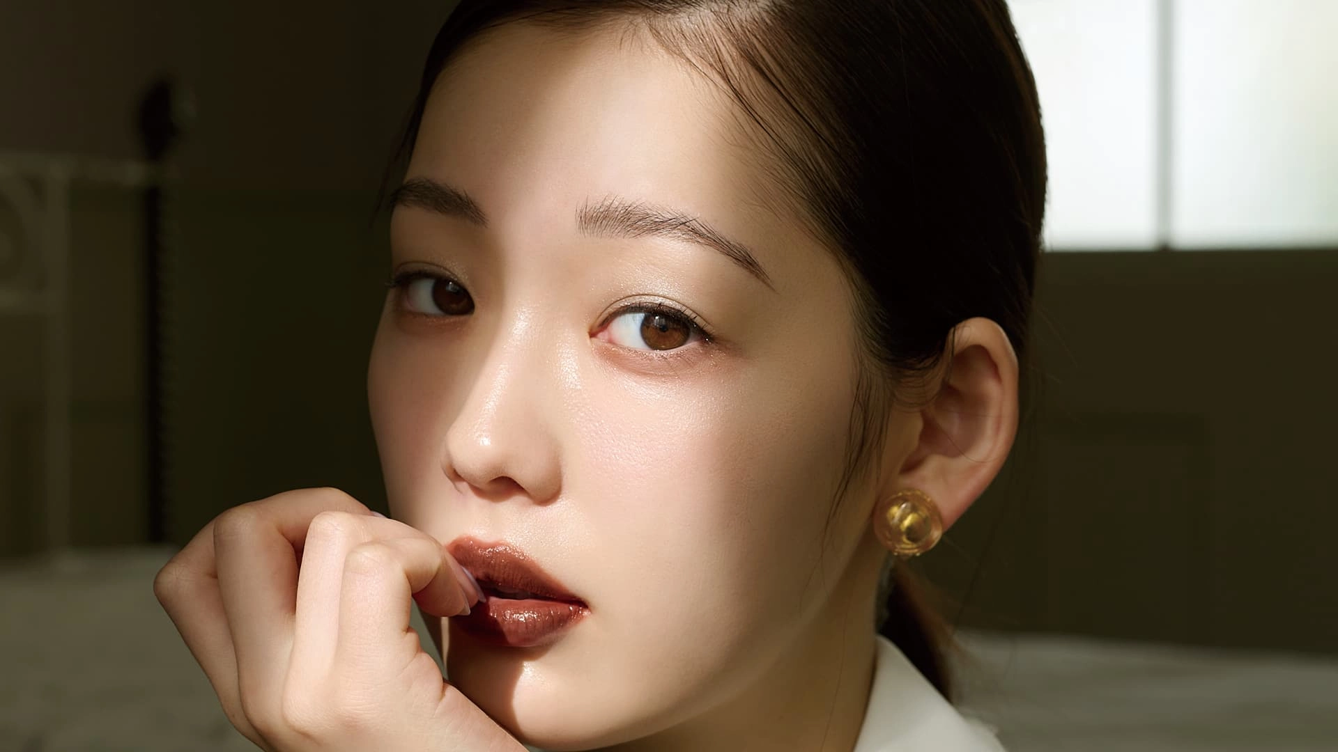 いつもよりオトナな印象に♡ 【ブラウンリップ】を使った“クラシカルムード”なメイクをご紹介！