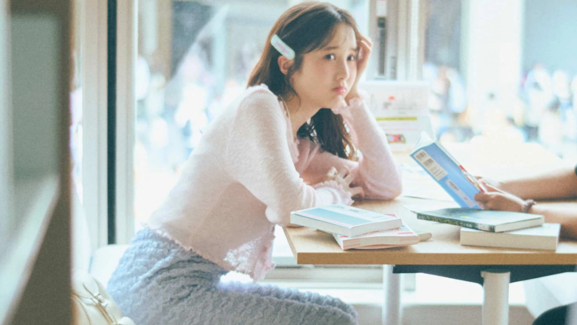 【本田紗来】淡色ブルーが爽やか♡ 重ね着も可愛い「ブルーフリルパンツ」着回し術4選