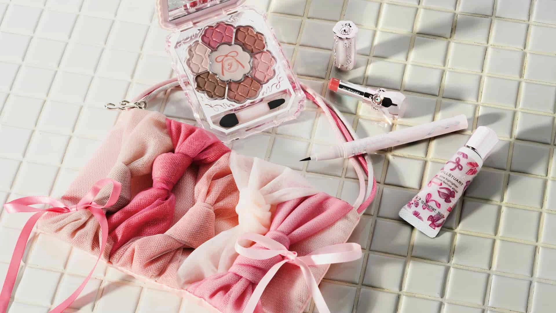 【PRADA BEAUTY、JILL STUART...】ときめくアイテムが勢ぞろい♡ 2025年最新「ホリデーコフレ」をご紹介!