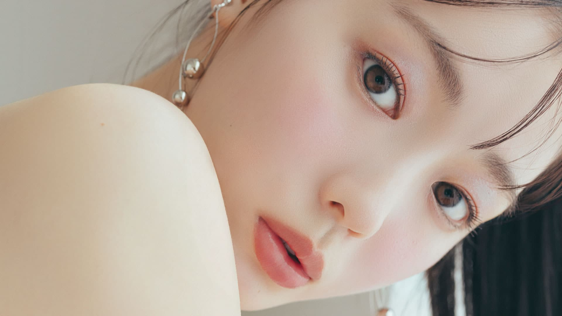 ブルー系下地で透明感が倍増♡ 涼しげな印象を演出する「マット肌」のつくり方