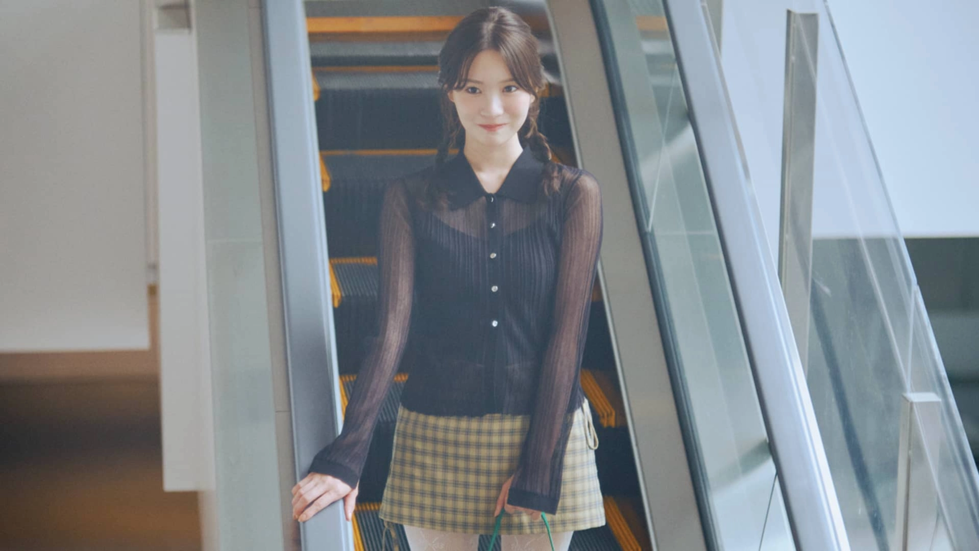 大胆な脚見せがおかわ♡ Kドル風「チェック柄ミニスカ」着回しコーデ4選