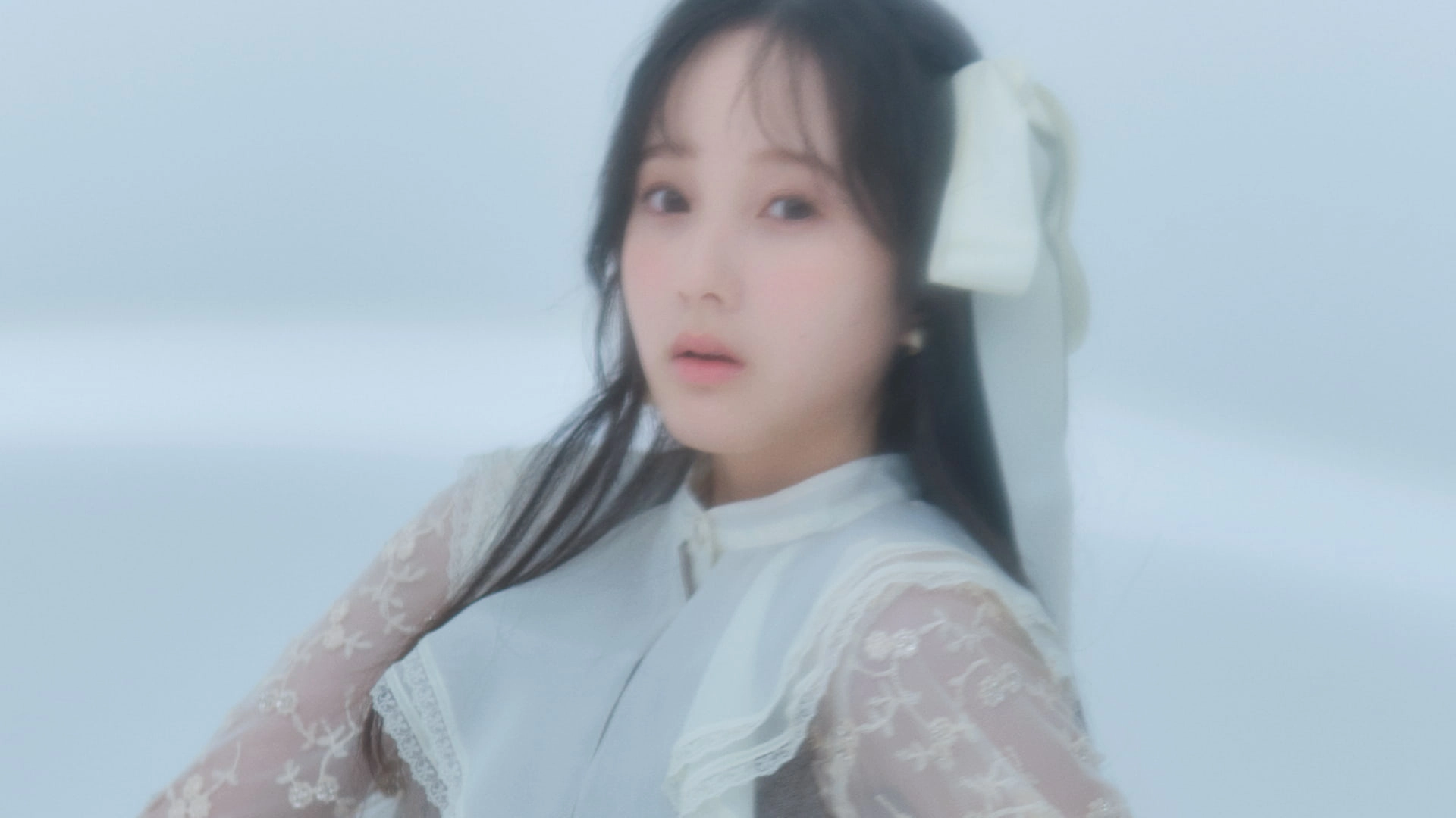 ガーリーと大人っぽさの二面性にキュン♡ ヴィクトリアンムードな「レースブラウス」って?